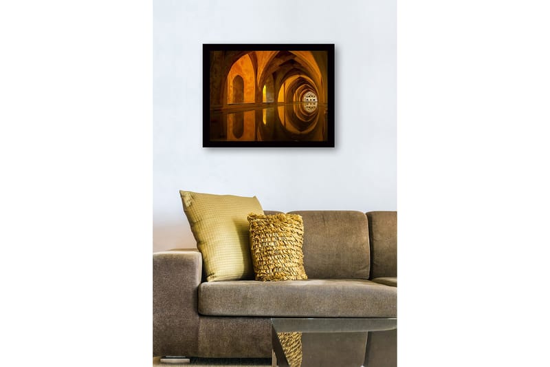 Innrammet lerret i tre - 41x56 cm - Vakker arkitektur med refleksjoner i en stille vannoverflate - Gull / Oransje / Brun - Innredning - Bilder & kunst