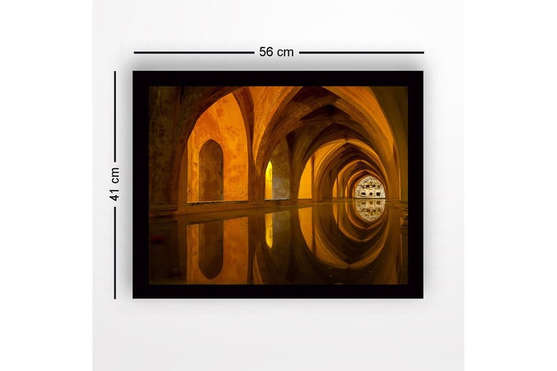 Innrammet lerret i tre - 41x56 cm - Vakker arkitektur med refleksjoner i en stille vannoverflate - Gull / Oransje / Brun - Innredning - Bilder & kunst