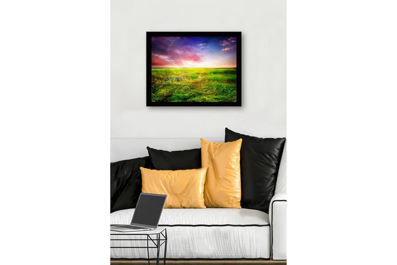 Innrammet lerret i tre - 41x56 cm - Vakkert landskap med frodige enger og fargerik himmel - Grønn / Gul / Lilla - Innredning - Bilder & kunst