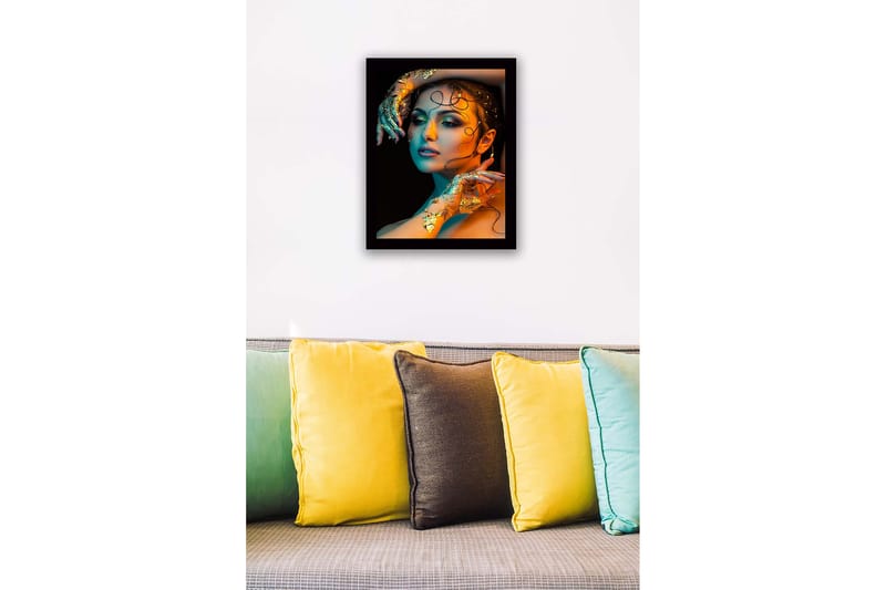 Innrammet lerret i tre - 41x56 cm - Portrett av en kvinne med gulldetaljer og fargerik belysning - Gull / Turkis / Oransje - Innredning - Bilder & kunst