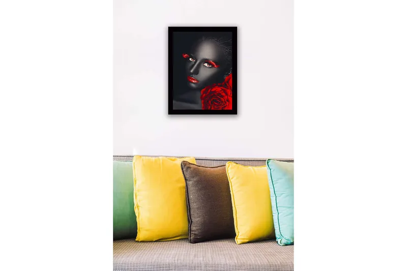 Innrammet lerret i tre - 41x56 cm - Portrett av kvinne med svart hud og røde detaljer - Rød / Svart - Innredning - Bilder & kunst