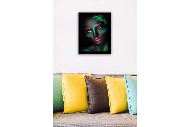 Innrammet lerretsbilde i tre - 41x56 cm - Ansikt med fargerik ansiktsmaling i kontrasterende nyanser - Svart / Grønn / Rosa - Innredning - Bilder & kunst