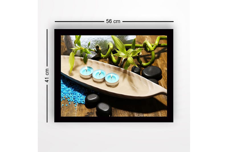 Innrammet lerretsbilde i tre - 41x56 cm - Avslappende arrangement med duftlys og bambus - Lys blå / Grønn / Svart - Innredning - Bilder & kunst