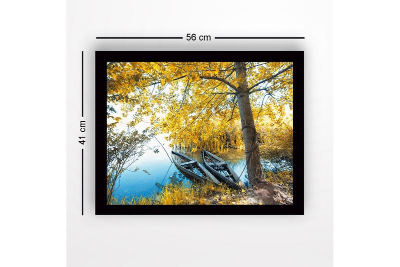 Innrammet lerretsbilde i tre - 41x56 cm - Båter på en speilblank innsjø omgitt av gyldne høstblader - Gull / Grønn / Blå - Innredning - Bilder & kunst