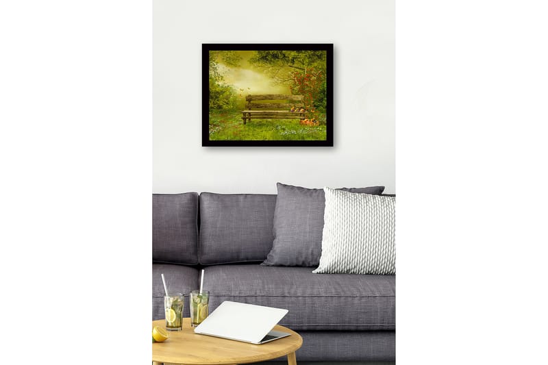 Innrammet lerretsbilde i tre - 41x56 cm - Benk i en frodig hage omgitt av blomster og sommerfugler - Grønn / Brun / Gul - Innredning - Bilder & kunst