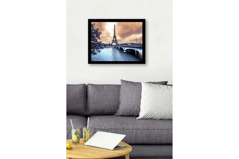 Innrammet lerretsbilde i tre - 41x56 cm - Eiffeltårnet omgitt av en dramatisk himmel og en speilblank elv - Blå / Oransje / Grå - Innredning - Bilder & kunst