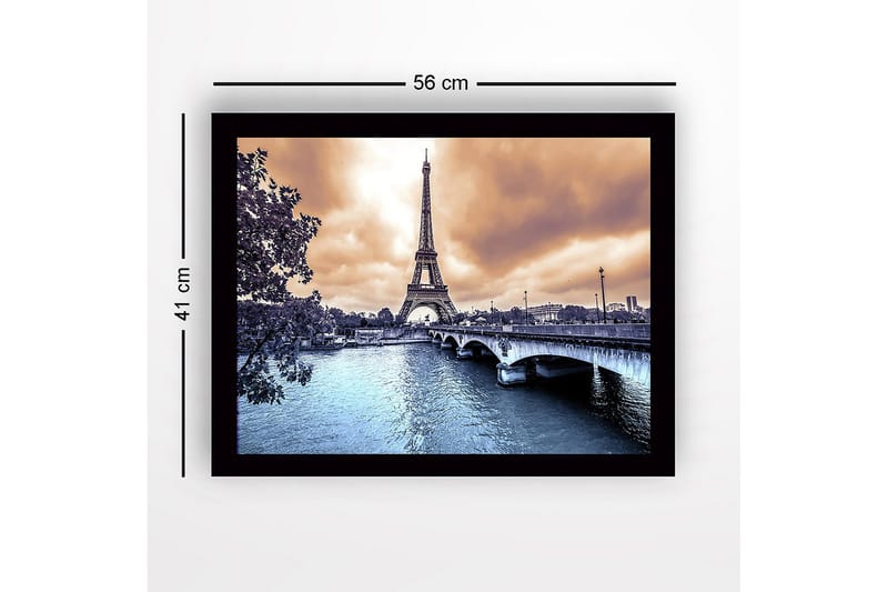 Innrammet lerretsbilde i tre - 41x56 cm - Eiffeltårnet omgitt av en dramatisk himmel og en speilblank elv - Blå / Oransje / Grå - Innredning - Bilder & kunst