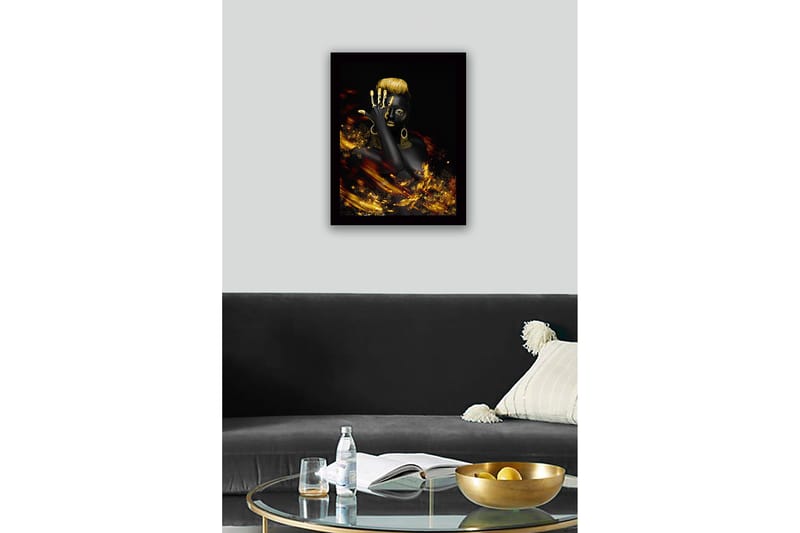 Innrammet lerretsbilde i tre - 41x56 cm - Elegant kvinne med gulldetaljer og svart bakgrunn - Svart / Gull - Innredning - Bilder & kunst