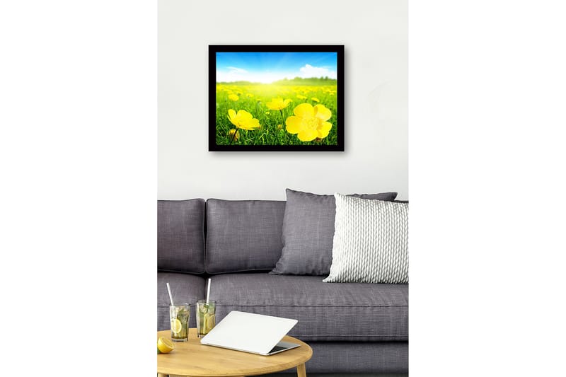 Innrammet lerretsbilde i tre - 41x56 cm - Eng med gule blomster i solrikt landskap - Gul / Grønn - Innredning - Bilder & kunst