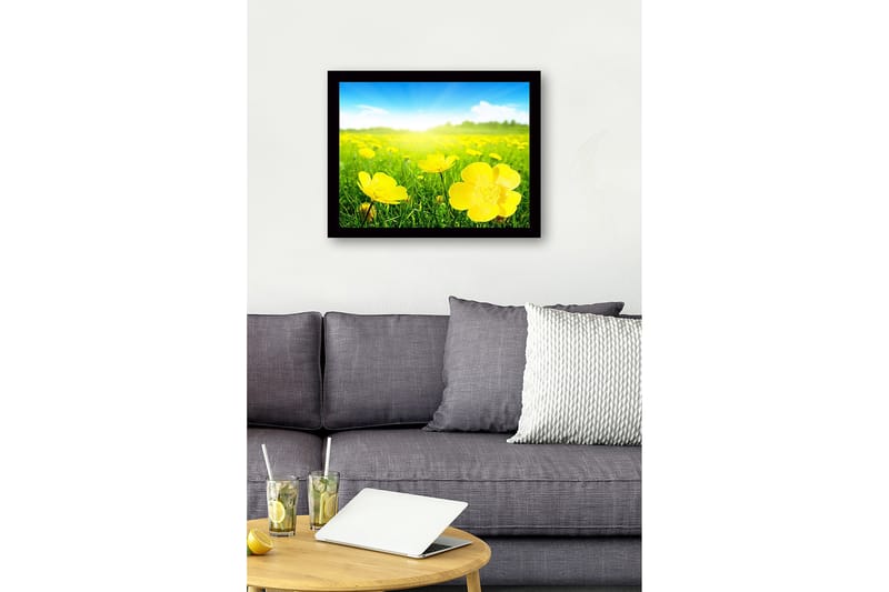 Innrammet lerretsbilde i tre - 41x56 cm - Eng med gule blomster i solrikt landskap - Gul / Grønn - Innredning - Bilder & kunst