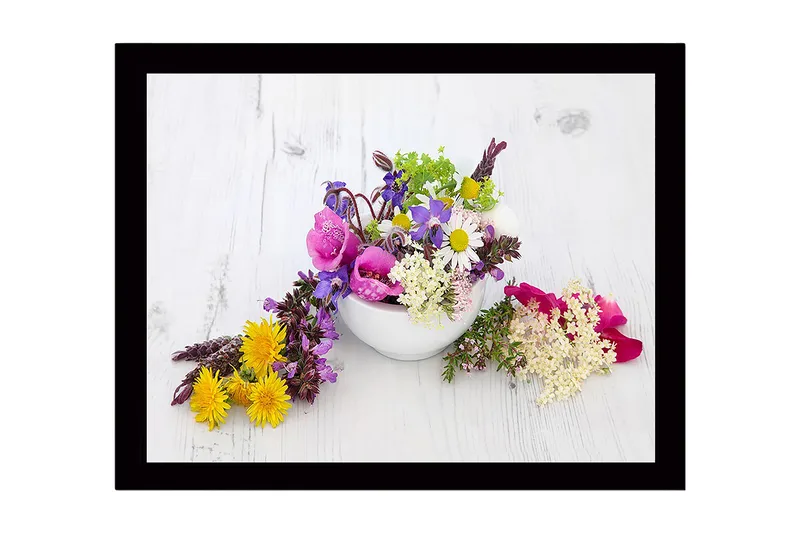 Innrammet lerretsbilde i tre - 41x56 cm - Fargerik blomsterbukett i en hvit bolle - Lilla / Rosa / Gul - Innredning - Bilder & kunst