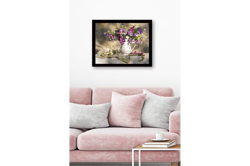 Innrammet lerretsbilde i tre - 41x56 cm - Fargerik blomsterbukett i en keramisk mugge - Lilla / Hvit / Gul - Innredning - Bilder & kunst