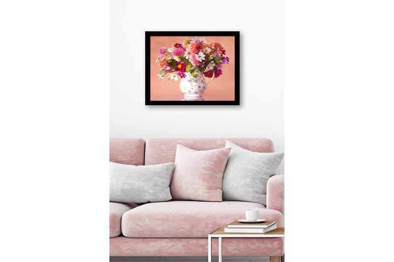 Innrammet lerretsbilde i tre - 41x56 cm - Fargerik blomsterbukett i en porselensmugge - Rosa / Hvit / Grønn - Innredning - Bilder & kunst