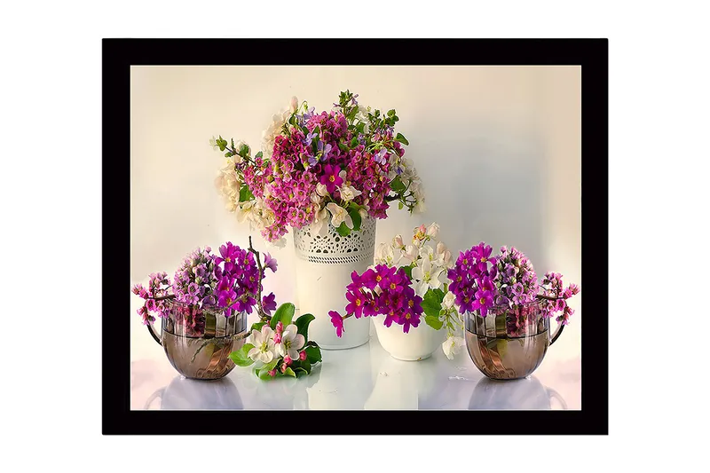 Innrammet lerretsbilde i tre - 41x56 cm - Fargerik blomsterbukett i forskjellige nyanser av lilla og hvitt, Lilla / Hvit