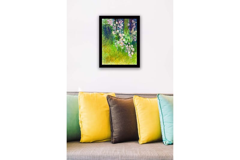 Innrammet lerretsbilde i tre - 41x56 cm - Fargerik blomsterbukett i frodige omgivelser - Grønn / Rosa / Hvit - Innredning - Bilder & kunst