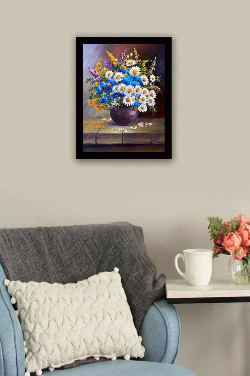 Innrammet lerretsbilde i tre - 41x56 cm - Fargerik blomsterbukett i vase - Blå / Hvit / Gul - Innredning - Bilder & kunst