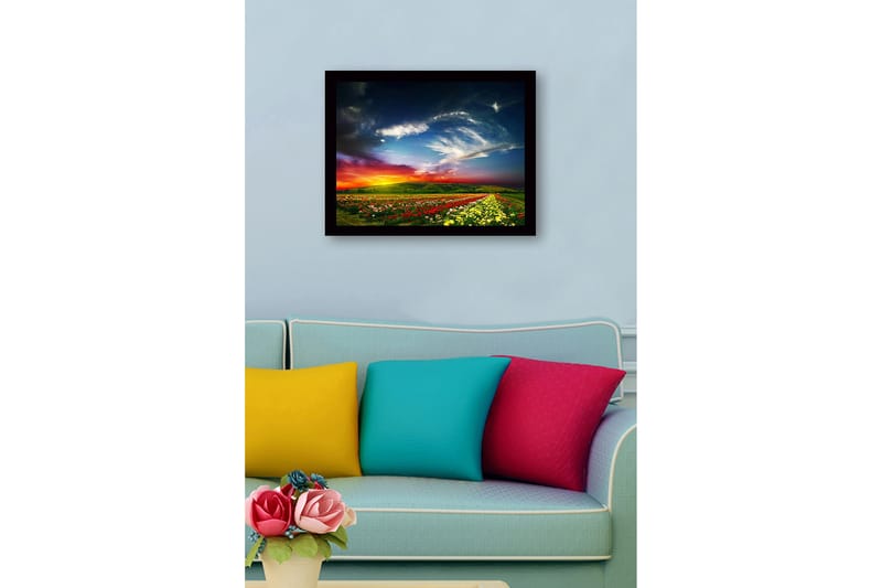 Innrammet lerretsbilde i tre - 41x56 cm - Fargerik blomstereng under en dramatisk solnedgang - Rød / Gul / Grønn - Innredning - Bilder & kunst