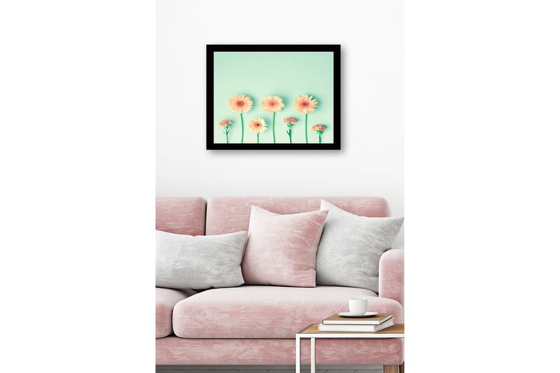 Innrammet lerretsbilde i tre - 41x56 cm - Fargerik blomsterrekke med gerbera og nellik - Lys oransje / Grønn / Mintgrønn - Innredning - Bilder & kunst
