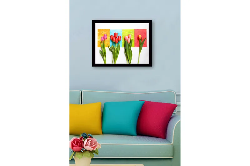 Innrammet lerretsbilde i tre - 41x56 cm - Fargerik bukett med tulipaner mot en livlig bakgrunn - Rød / Rosa / Grønn - Innredning - Bilder & kunst