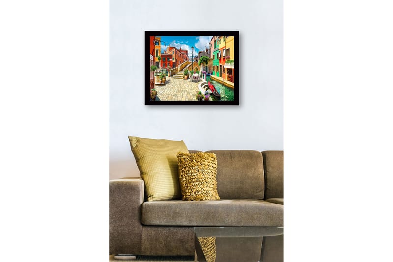 Innrammet lerretsbilde i tre - 41x56 cm - Fargerik kanal med pittoreske hus og blomsteroppsatser - Rød / Grønn / Blå - Innredning - Bilder & kunst