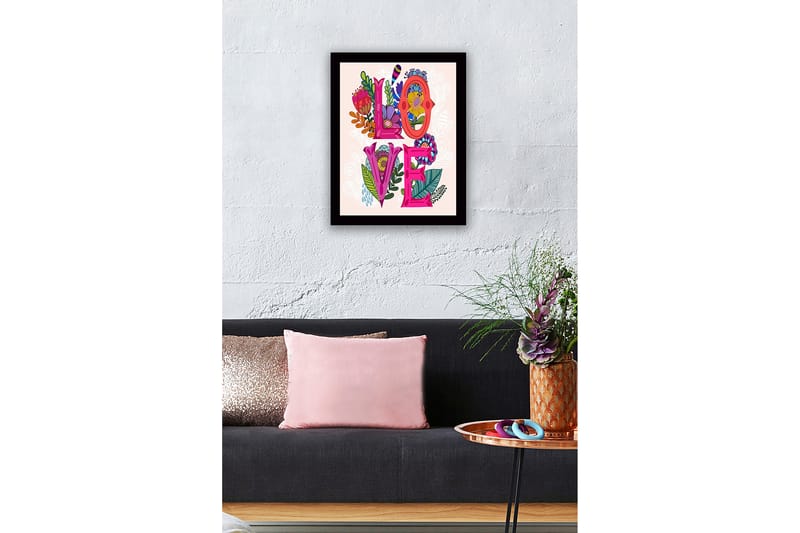 Innrammet lerretsbilde i tre - 41x56 cm - Fargerik komposisjon med ordet LOVE omgitt av blomster og bladverk - Rosa / Grønn / Oransje - Innredning - Bilder & kunst