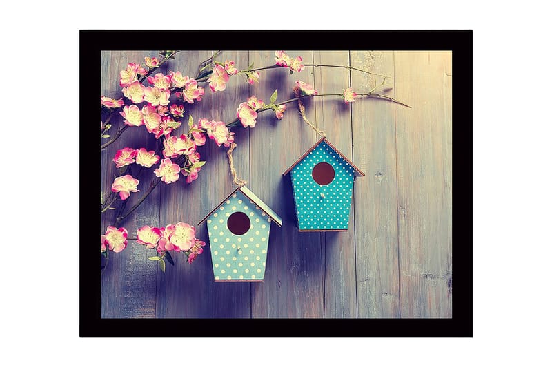 Innrammet lerretsbilde i tre - 41x56 cm - Fargerike fuglehus hengende blant blomster - Rosa / Turkis - Innredning - Bilder & kunst