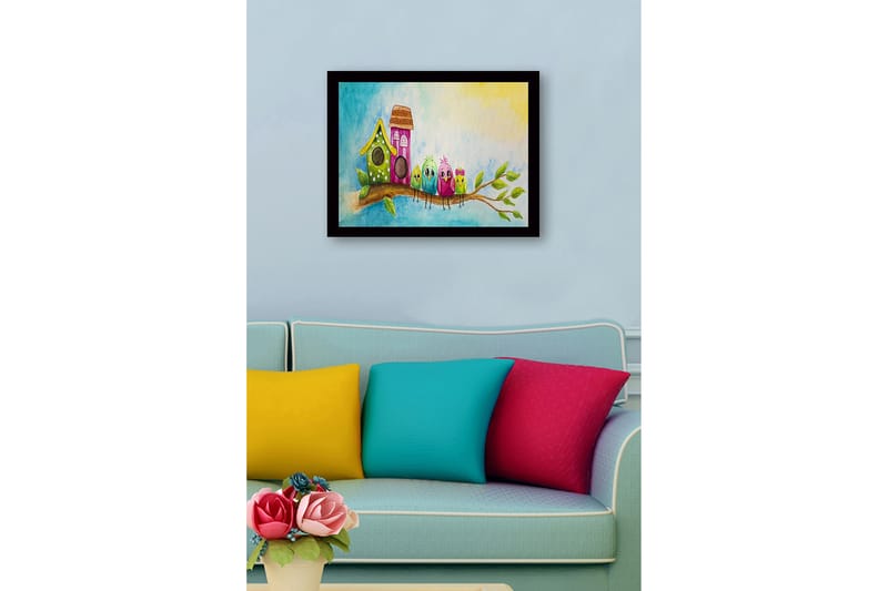 Innrammet lerretsbilde i tre - 41x56 cm - Fargerike fugler på en gren med fuglehus i bakgrunnen - Grønn / Rosa / Blå - Innredning - Bilder & kunst