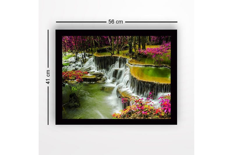 Innrammet lerretsbilde i tre - 41x56 cm - Foss omgitt av fargerike blomster og grøntområder - Grønn / Rosa / Gul - Innredning - Bilder & kunst