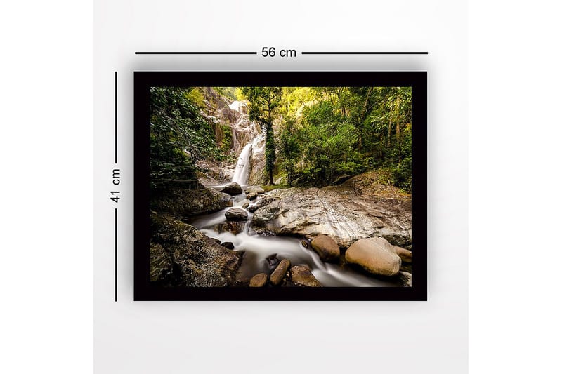 Innrammet lerretsbilde i tre - 41x56 cm - Foss som renner gjennom et frodig skogsmiljø - Grønn / Grå / Brun - Innredning - Bilder & kunst