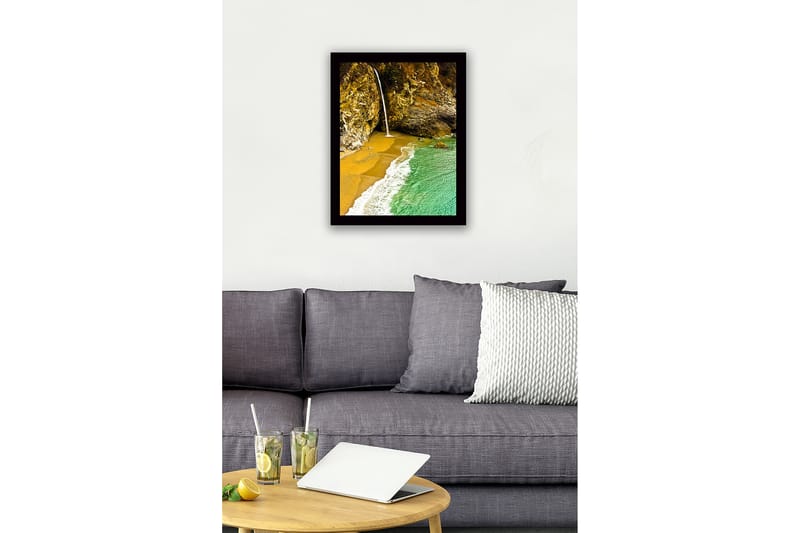 Innrammet lerretsbilde i tre - 41x56 cm - Foss som renner ut i en strandvik omgitt av klipper - Gull / Turkis / Grå - Innredning - Bilder & kunst