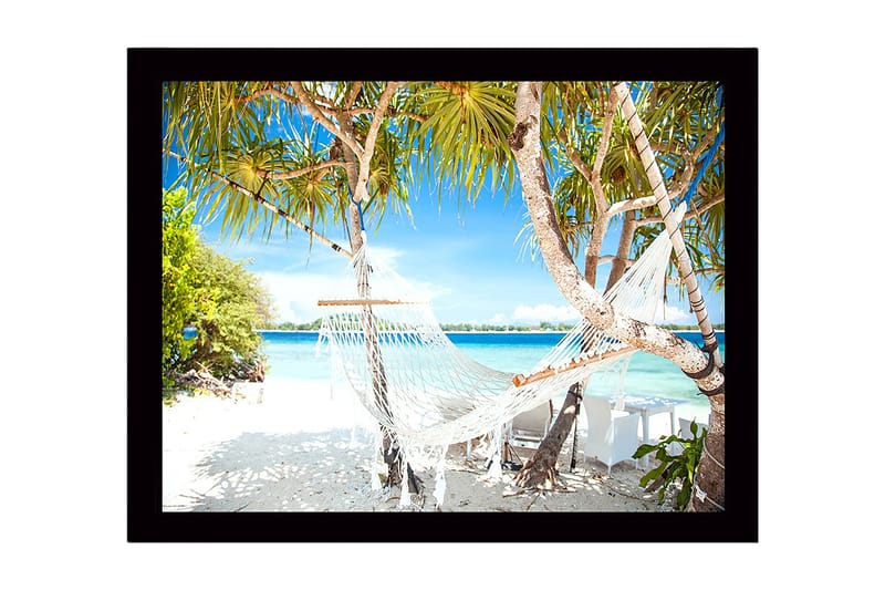 Innrammet lerretsbilde i tre - 41x56 cm - Hvit hengekøye mellom palmer på solrik hvit sandstrand - Turkis / Grønn / Hvit - Innredning - Bilder & kunst