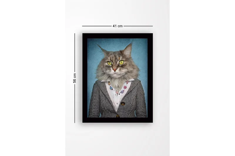 Innrammet lerretsbilde i tre - 41x56 cm - Katt med menneskeklær og uttrykksfulle ansiktstrekk - Grå / Blå / Gul - Innredning - Bilder & kunst