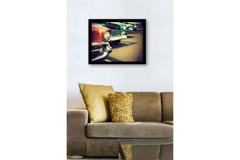 Innrammet lerretsbilde i tre - 41x56 cm - Klassiske biler på rekke og rad med fokus på en rød bil i forgrunnen - Rød / Blå / Sølv - Innredning - Bilder & kunst