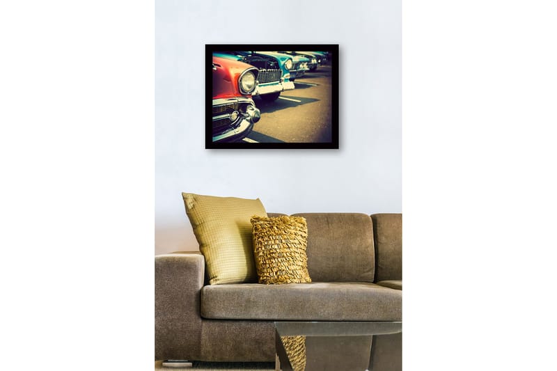 Innrammet lerretsbilde i tre - 41x56 cm - Klassiske biler på rekke og rad med fokus på en rød bil i forgrunnen - Rød / Blå / Sølv - Innredning - Bilder & kunst