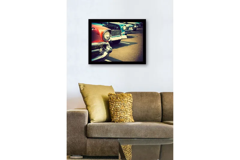 Innrammet lerretsbilde i tre - 41x56 cm - Klassiske biler på rekke og rad med fokus på en rød bil i forgrunnen - Rød / Blå / Sølv - Innredning - Bilder & kunst