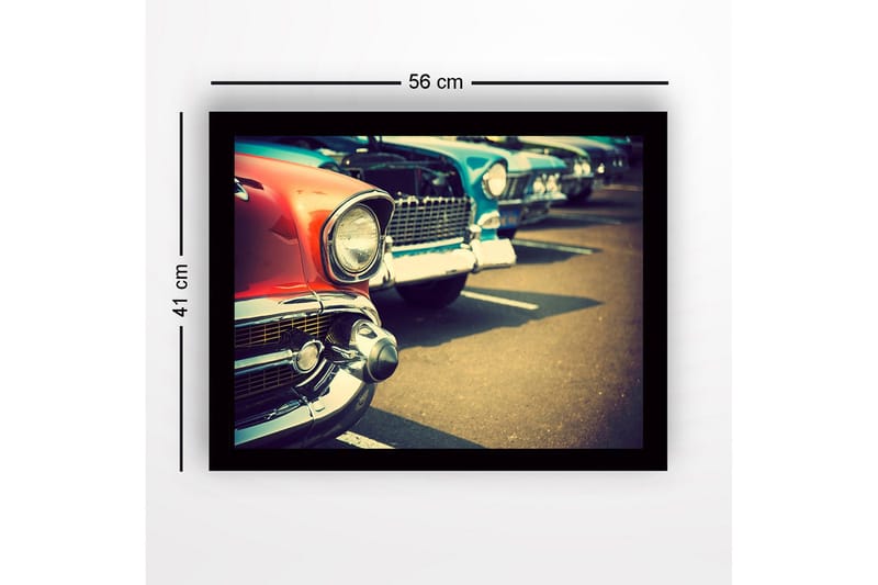Innrammet lerretsbilde i tre - 41x56 cm - Klassiske biler på rekke og rad med fokus på en rød bil i forgrunnen - Rød / Blå / Sølv - Innredning - Bilder & kunst