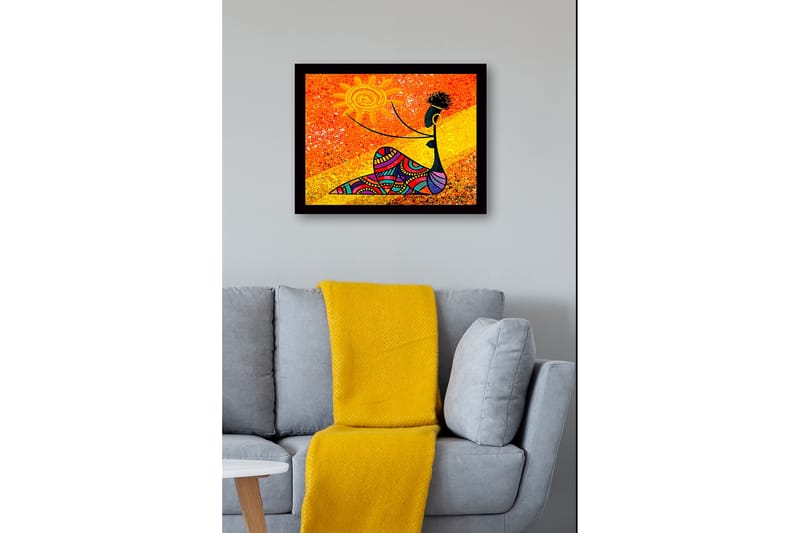 Innrammet lerretsbilde i tre - 41x56 cm - Kvinne som holder en sol med fargerike mønstre - Oransje / Svart / Gul - Innredning - Bilder & kunst