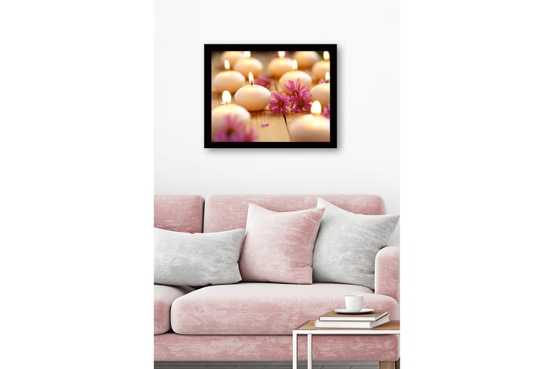 Innrammet lerretsbilde i tre - 41x56 cm - Lysende duftlys omgitt av blomster - Lys rosa / Hvit / Beige - Innredning - Bilder & kunst