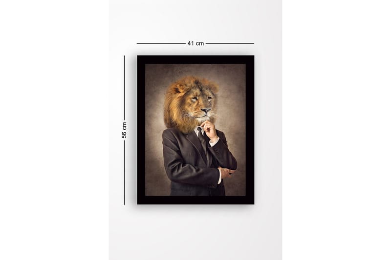 Innrammet lerretsbilde i tre - 41x56 cm - Mann med løvehode i dress - Beige / Mørk brun / Svart - Innredning - Bilder & kunst