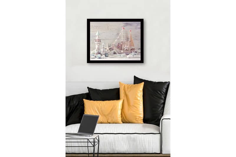 Innrammet lerretsbilde i tre - 41x56 cm - Maritim ro med båt og fyr i fokus - Lys blå / Hvit / Beige - Innredning - Bilder & kunst