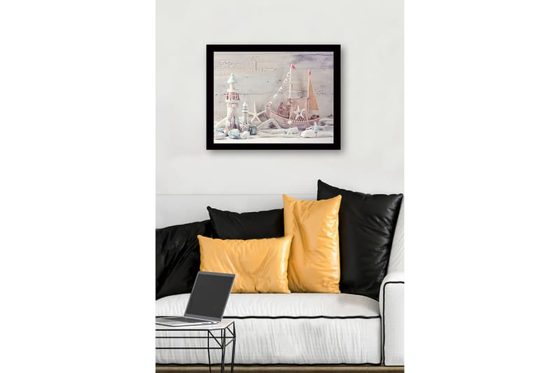 Innrammet lerretsbilde i tre - 41x56 cm - Maritim ro med båt og fyr i fokus - Lys blå / Hvit / Beige - Innredning - Bilder & kunst