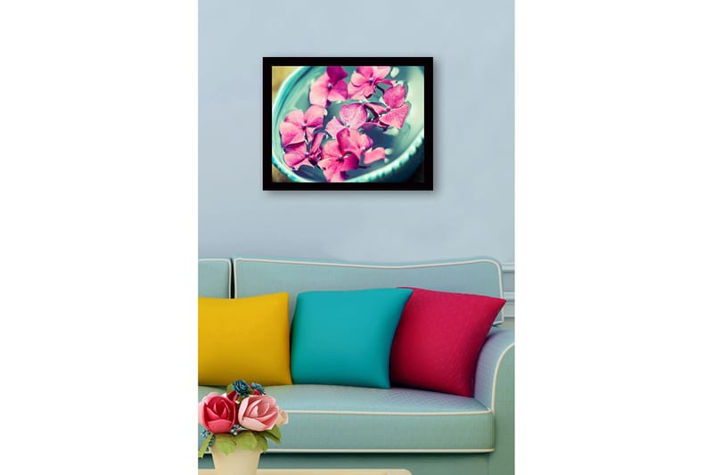 Innrammet lerretsbilde i tre - 41x56 cm - Rosa blomster som flyter i en bolle med vann - Rosa / Turkis / Grønn - Innredning - Bilder & kunst