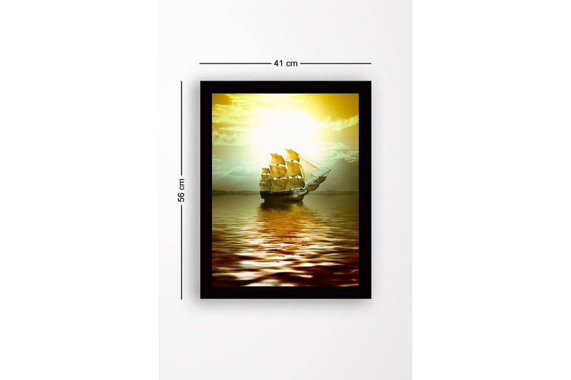 Innrammet lerretsbilde i tre - 41x56 cm - Seilbåt som glir over speilblanke vannflater i solnedgangens lys - Gull / Brun / Lys grønn - Innredning - Bilder & kunst