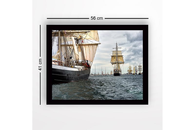 Innrammet lerretsbilde i tre - 41x56 cm - Seilbåter på et stormfullt hav - Mørk blå / Beige / Grå - Innredning - Bilder & kunst