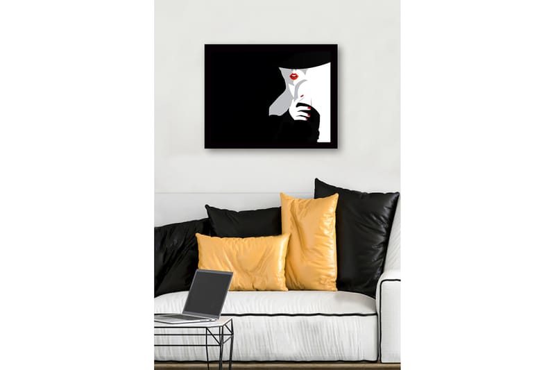Innrammet lerretsbilde i tre - 41x56 cm - Sensuell kvinne med rød leppestift og svart hatt - Svart / Hvit / Rød - Innredning - Bilder & kunst