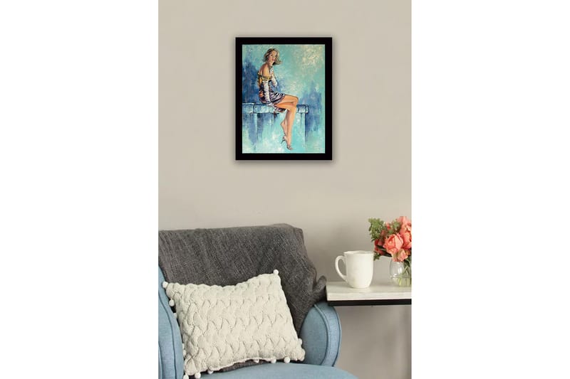 Innrammet lerretsbilde i tre - 41x56 cm - Sittende kvinne med elegante klær og en avslappet positur - Blå / Hudtone / Svart - Innredning - Bilder & kunst