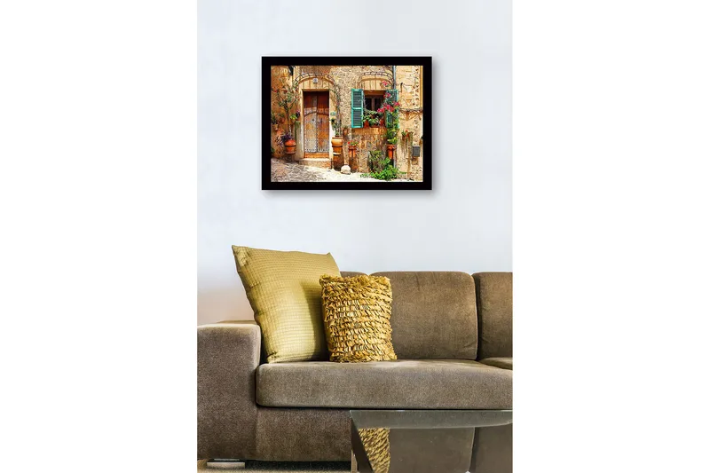Innrammet lerretsbilde i tre - 41x56 cm - Sjarmerende husfasade med blomsterdekorasjoner og grønne skodder - Terrakotta / Grønn / Beige - Innredning - Bilder & kunst