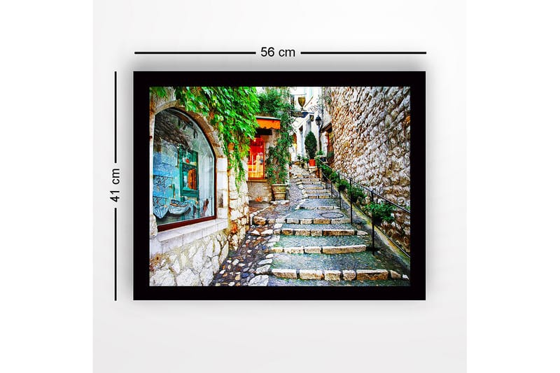 Innrammet lerretsbilde i tre - 41x56 cm - Sjarmerende smug med steiner og grøntområder - Grønn / Beige / Rød - Innredning - Bilder & kunst