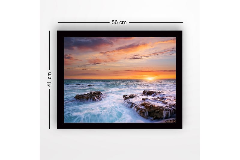 Innrammet lerretsbilde i tre - 41x56 cm - Solnedgang over havet med klipper i forgrunnen - Blå / Oransje / Lilla - Innredning - Bilder & kunst