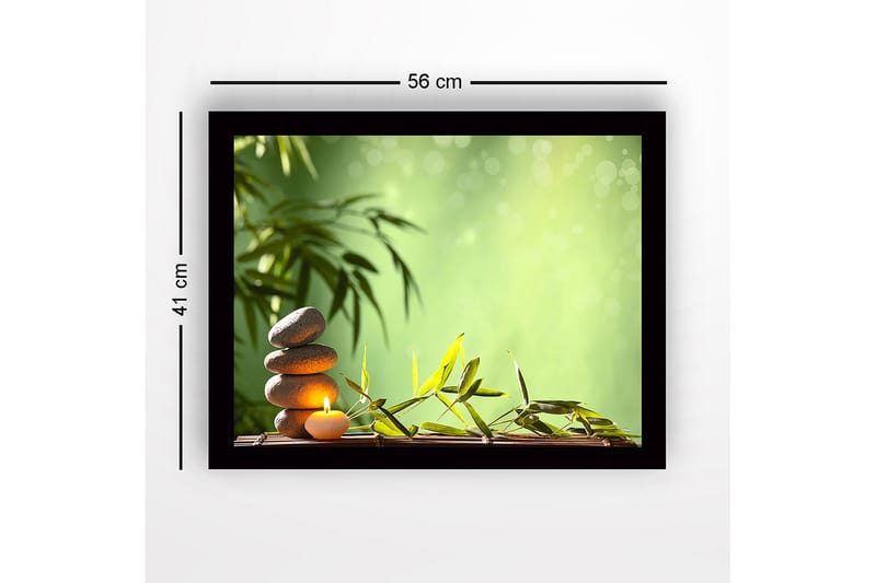 Innrammet lerretsbilde i tre - 41x56 cm - Steinbunke med et stearinlys omgitt av bambus og grønne nyanser - Grønn / Grå / Beige - Innredning - Bilder & kunst